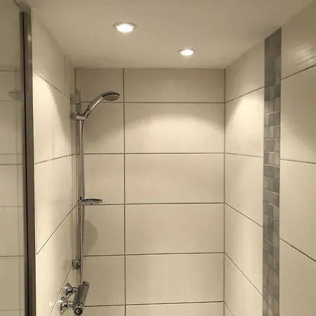 Tonn Modern Retreat *